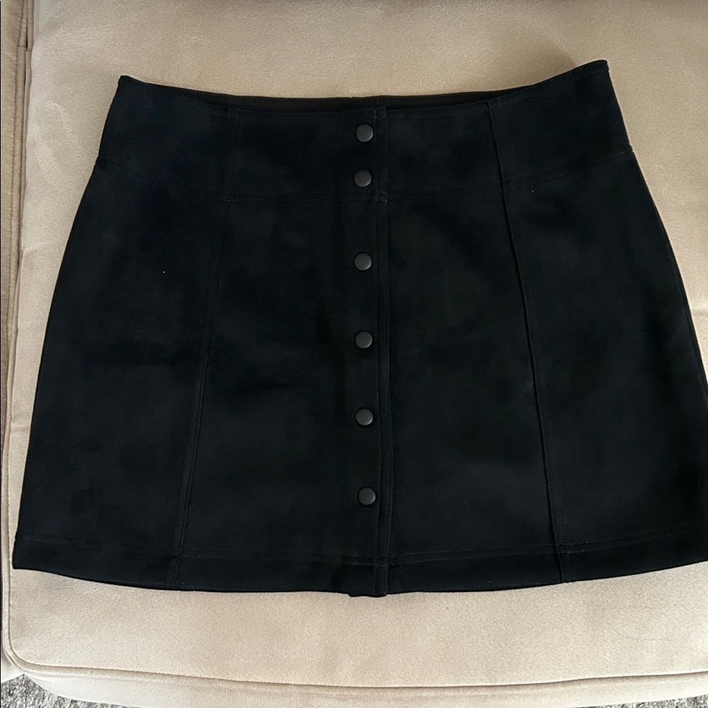 Gap Black 15” soft swede type fabric skirt